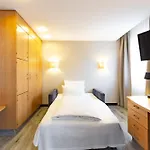 Отель Garner North By Ihg